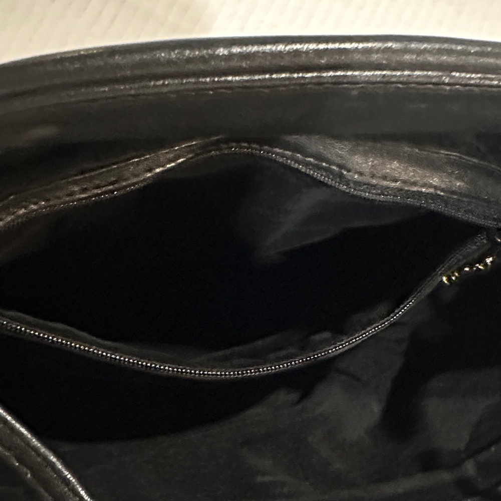 Vintage Brio! Pleated clutch or crossbody Elegant Black Leather Bag pops open - Picture 7 of 10